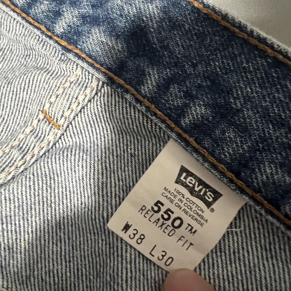 Levis 550 Jeans Mens 38x30 Blue Light Wash Relaxed Tapered Leg Denim Casual - Picture 2 of 8